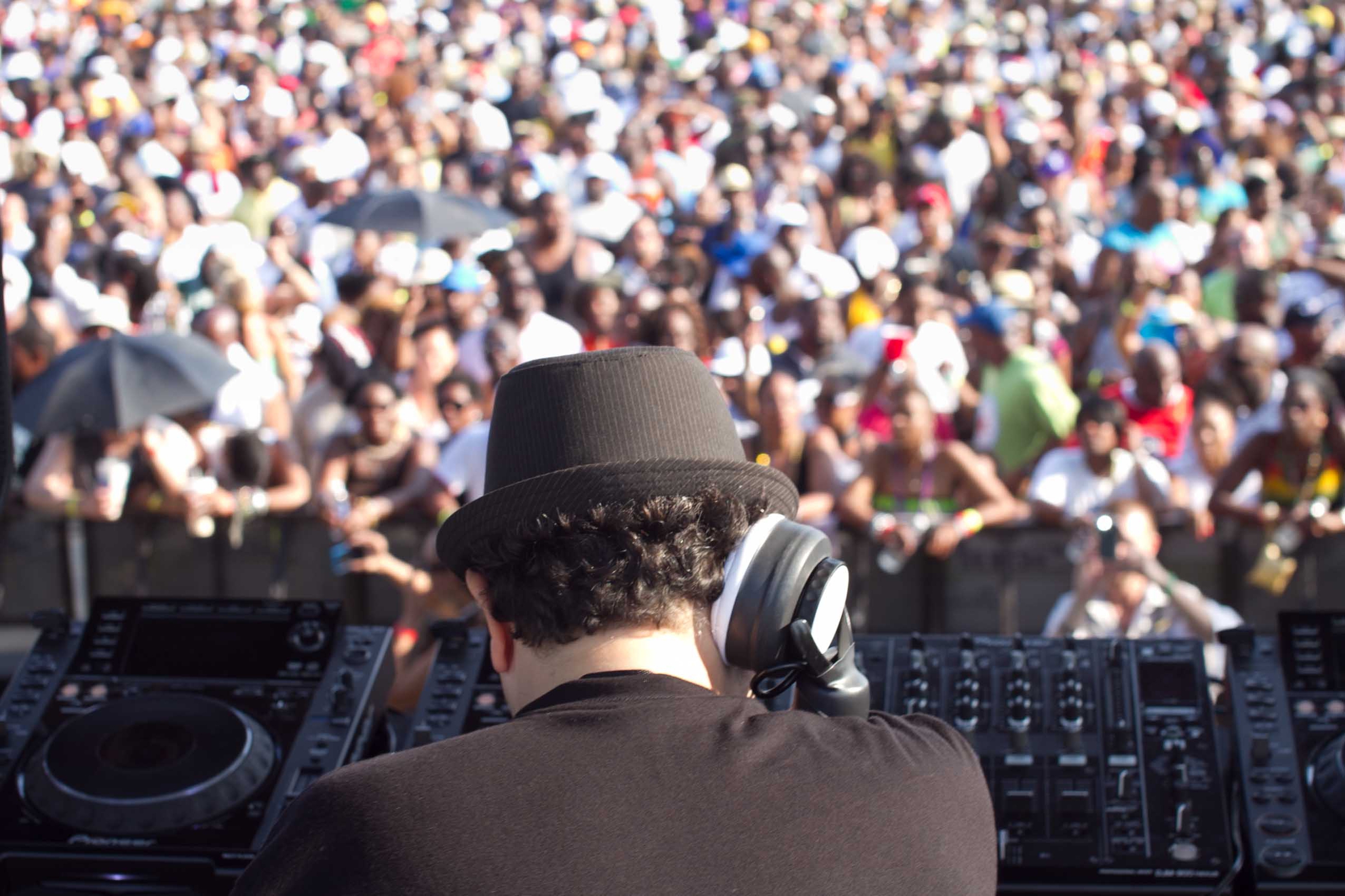 Louie Vega from New York was the first DJ not from Chicago to be the featured DJ at the Chosen Few Picnic.