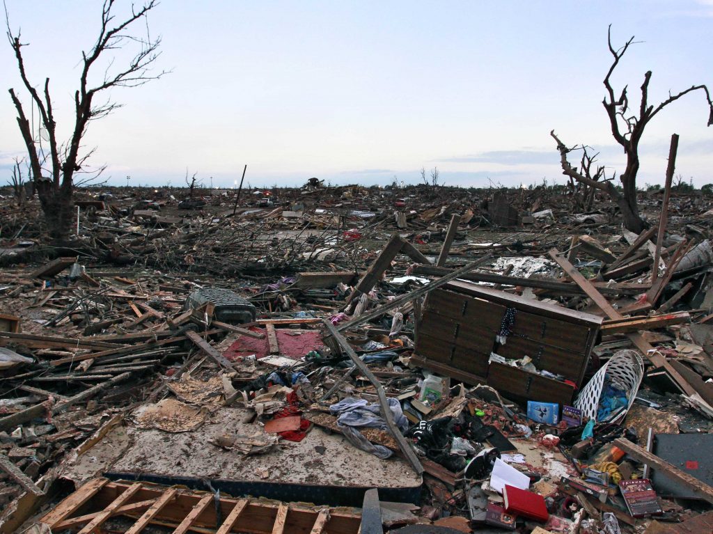 susanne_posel_news_-moore-oklahoma-tornado-rubble