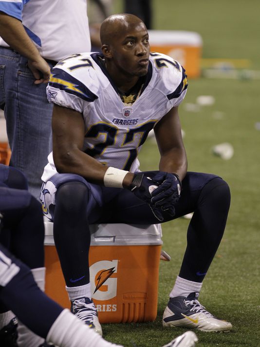 Former Chargers safety Paul Oliver during a game against the Indianapolis Colts in November 2010. (Photo: Michael Conroy, AP)