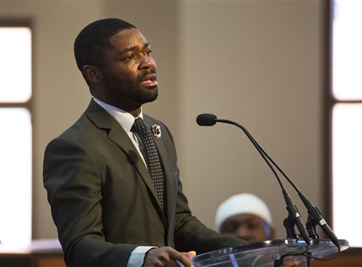 Actor David Oyelowo, who portrays the Rev. Martin Luther King Jr. in the movie "Selma," cries as he speaks during a service honoring King at Ebenezer Baptist Church, where King preached, Monday, Jan. 19, 2015, in Atlanta. (AP Photo/David Goldman)
