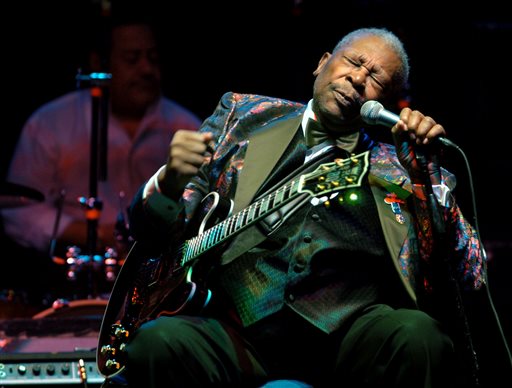 In this Feb. 16, 2007 file photo, B.B. King performs at the Wicomico Youth and Civic Center, in Salisbury, Md.  King died Thursday, May 14, 2015, peacefully in his sleep at his Las Vegas home at age 89, his lawyer said. (Matthew S. Gunby/The Daily Times via AP) NO SALES