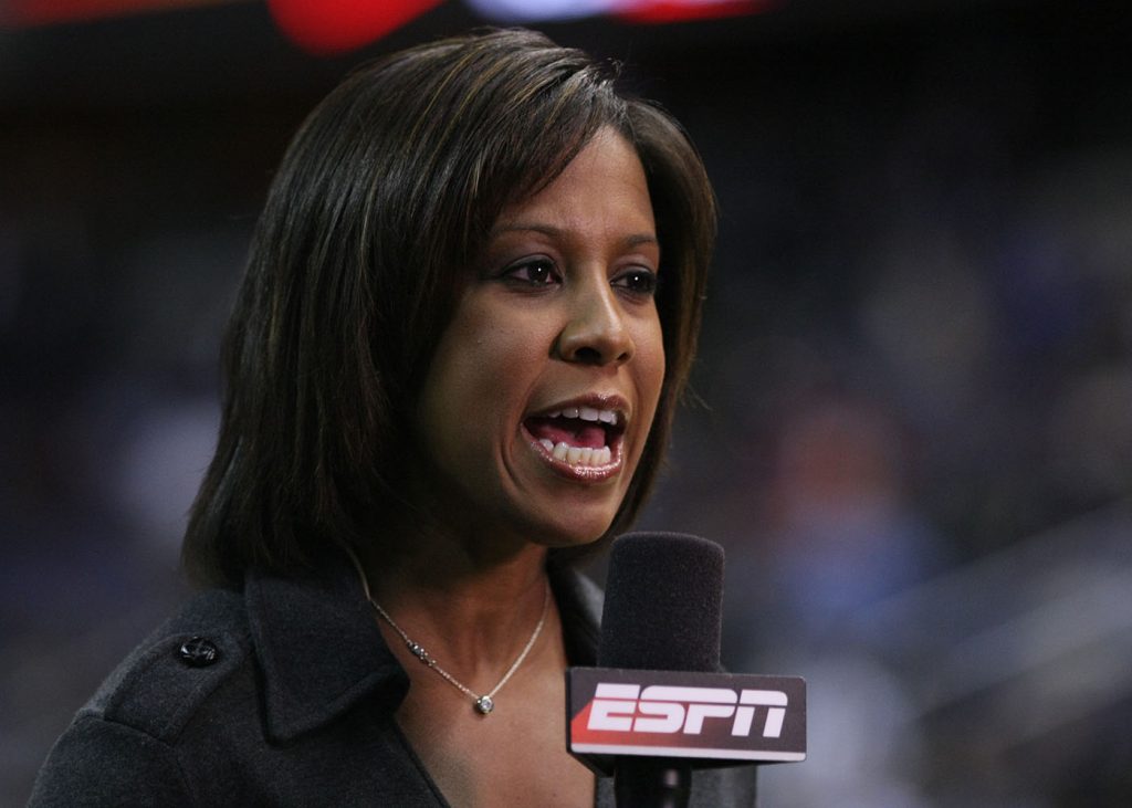 ESPN analyst Lisa Salters comments on the Washington Wizards vs. Cleveland Cavaliers game at the Verizon Center in Washington, D.C. (Keith Allison/CC)