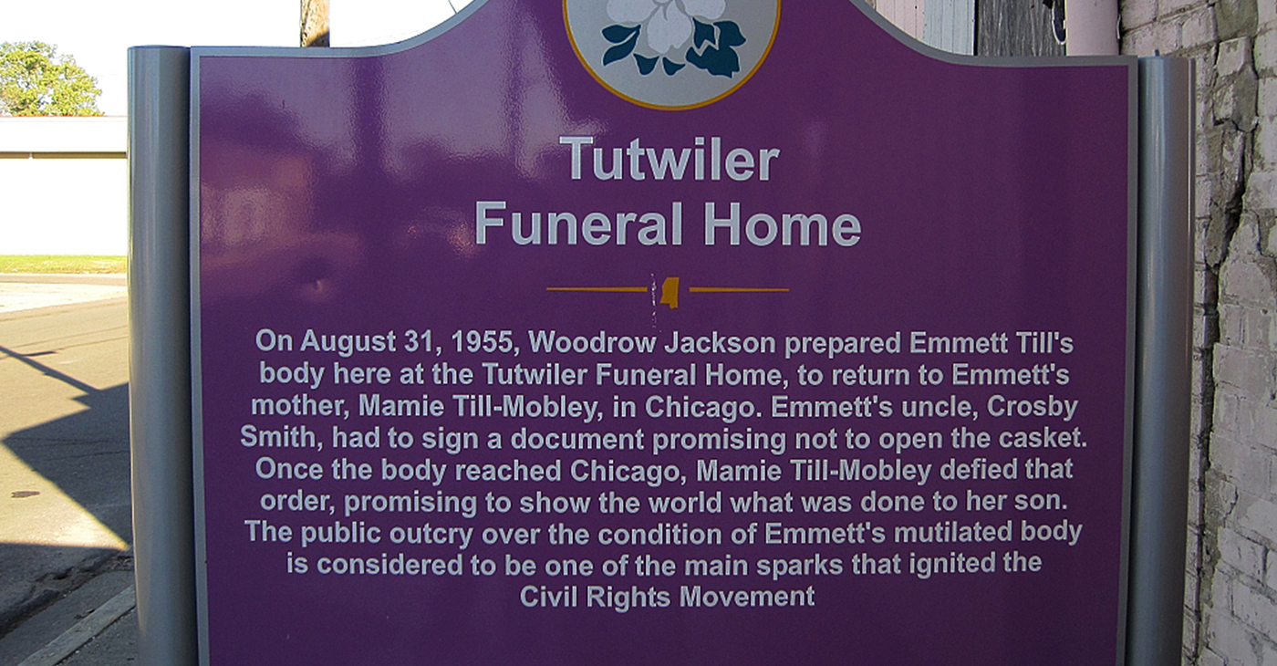 Marker in Front of Tutwiler Funeral Home, Photo: Thomas R Machnitzki (thomas@machnitzki.com)/Wikimedia Commons