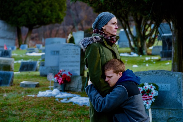 Julia Roberts and Lucas Hedges in Ben Is Back