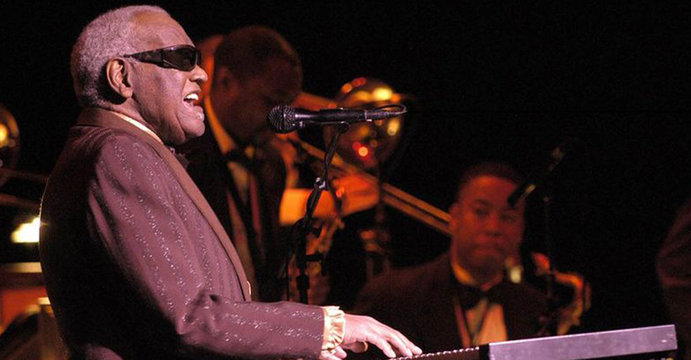 Last concert of Ray Charles, at Salle Wilfrid-Pelletier of the Place des Arts while the Festival International de Jazz de Montréal in 2003. Photo by Victor Diaz Lamich.