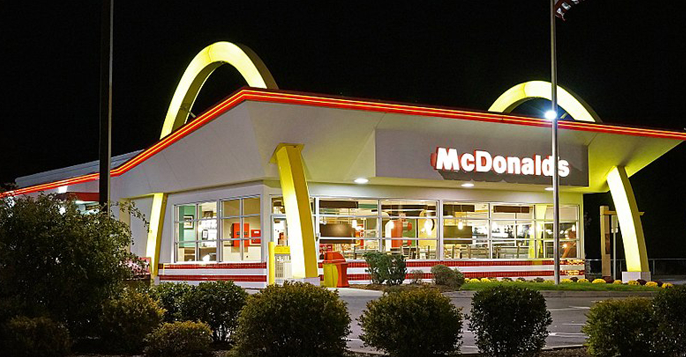 McDonalds Golden Arches Rt.1, Saugus, Massachusetts USA. (Photo by: Wiki Commons)