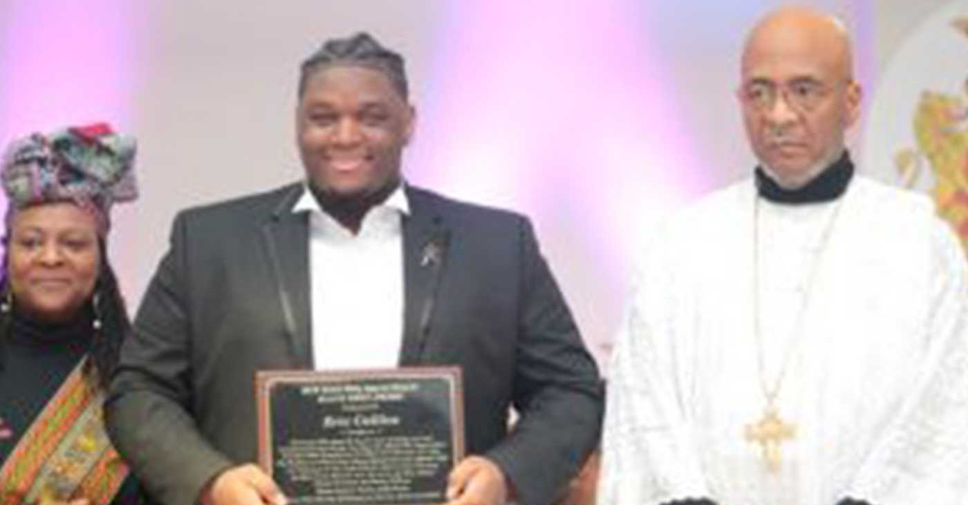 Eric Collins receives a Black History Award at Bishop Larry Trotter’s (right) church, Sweet Holy Spirit. (Photo by: chicagodefender.com)