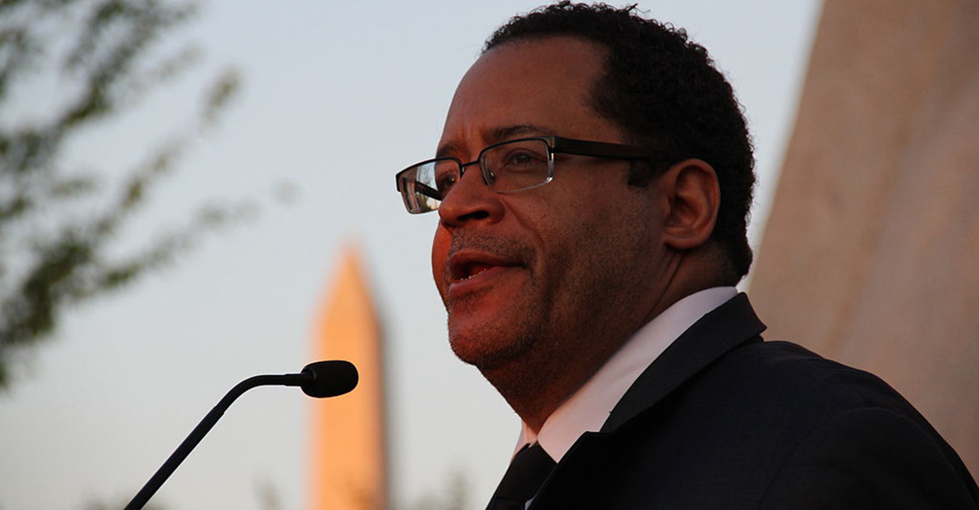 Michael Eric Dyson attending a candlelight vigil on the 44th anniversary of Martin Luther King, Jr.'s assasination, at the MLK memorial in Washington D.C. (Photo by:Jean Song/MEDILL | Wiki Commons)