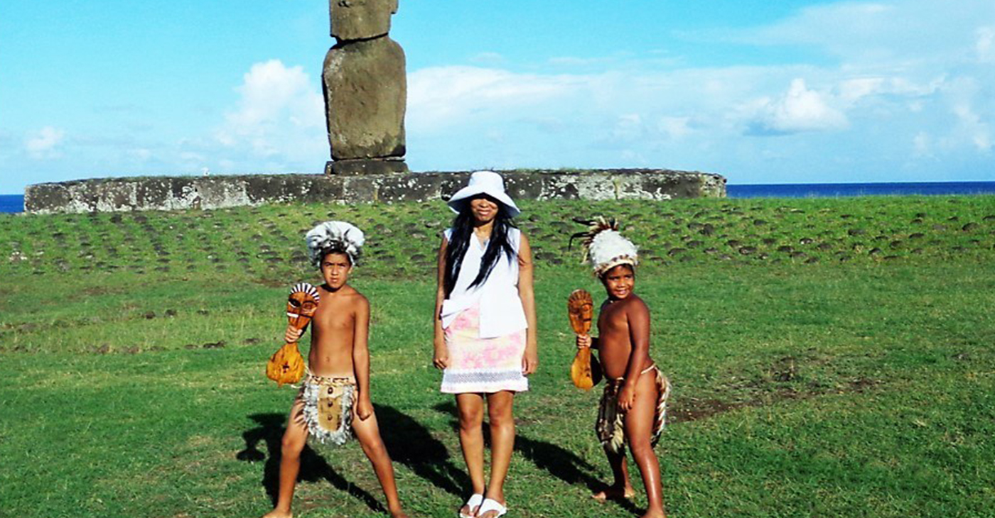 Woni Spotts (Center) at Easter Island
