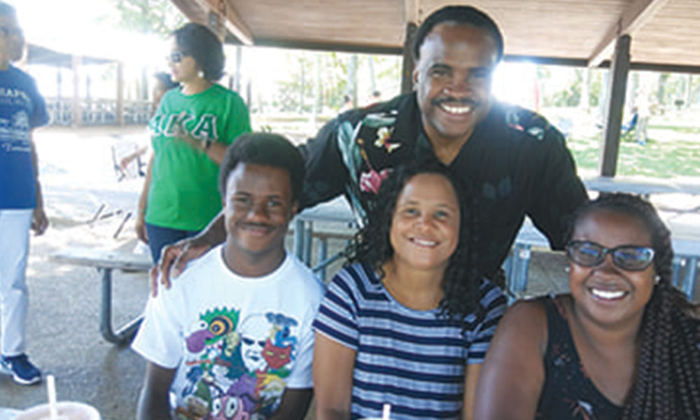 l-r; Taylor Statom, Dr. Yolanda Statom, Kayela Statom, Lelan Statom, News Channel5 meteorologist