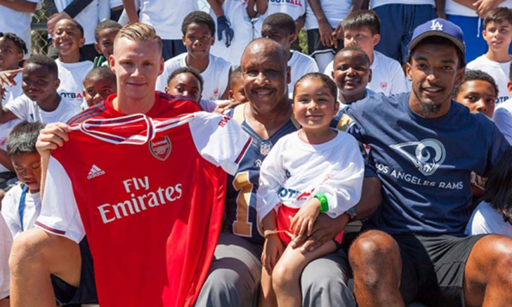 Inglewood mayor James Butts (center) poses with Rams rookie Jalen Greene (right) and Arsenal FC Goalie Bernd Leno (left) (Photo by: Larry Salazar/T.G. Sportstv1)