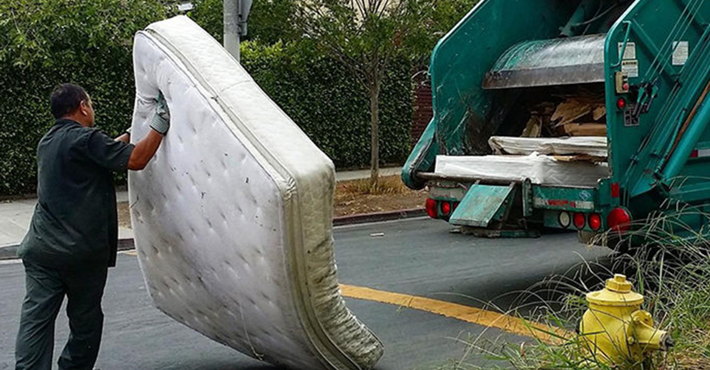 Sanitation Worker in Los Angeles (Photo by: wavenewspapers.com)