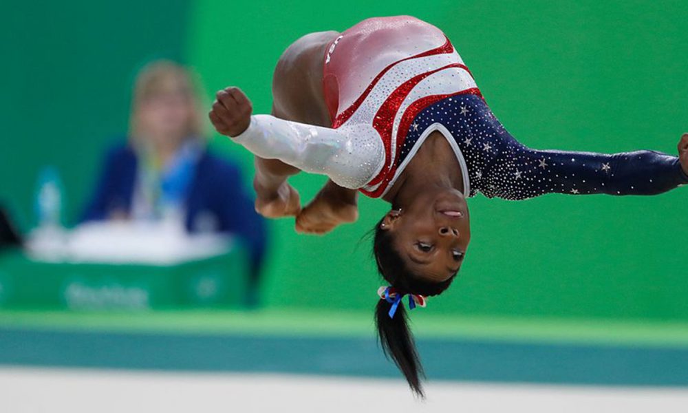 Simone Biles (Photo by: Fernando Frazão | Agência Brasil | Wiki Commons)