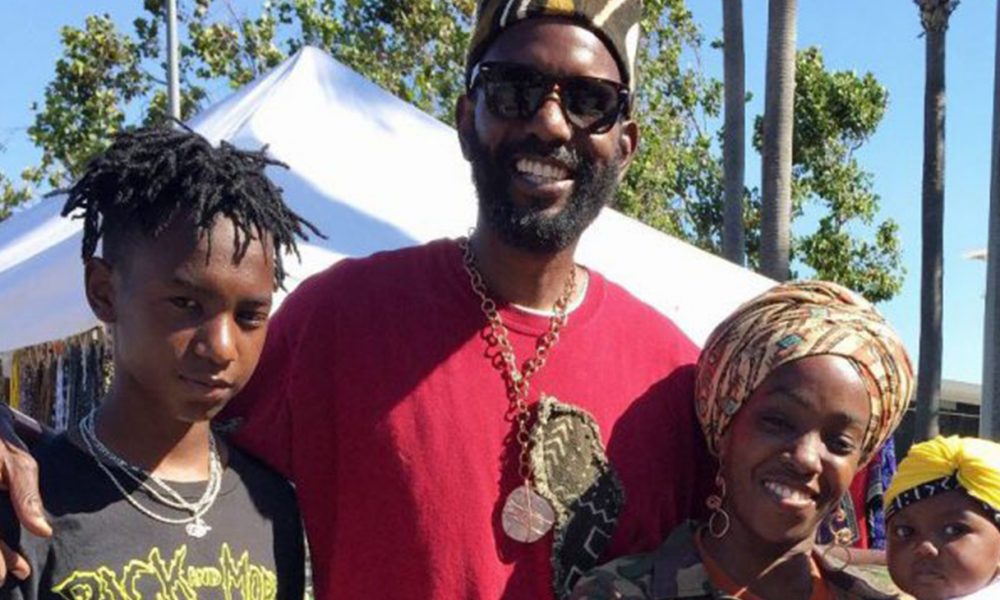 Cozmo-El, with his wife Akilah Moor-El, holding daughter Kaliyah and Saleem at the Jack London Square farmer's market last Sunday. (Photo by: postnewsgroup.com)