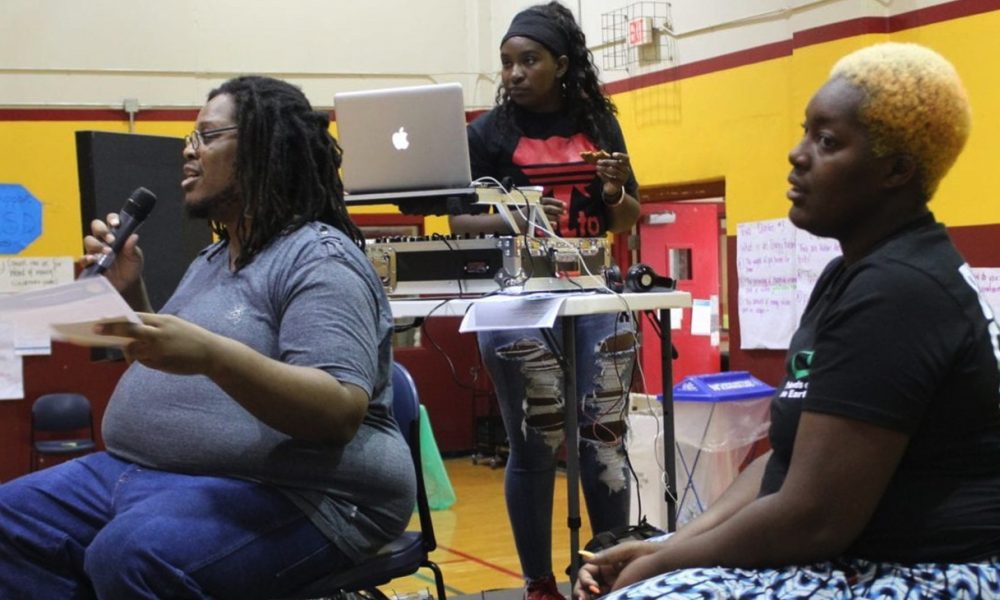 At a Friends of The Earth event at the Bickford Senior Center, activists paused to explain the “Memphis Save Energy Save Dollars” proposal. (Photo: Lee Eric Smith)