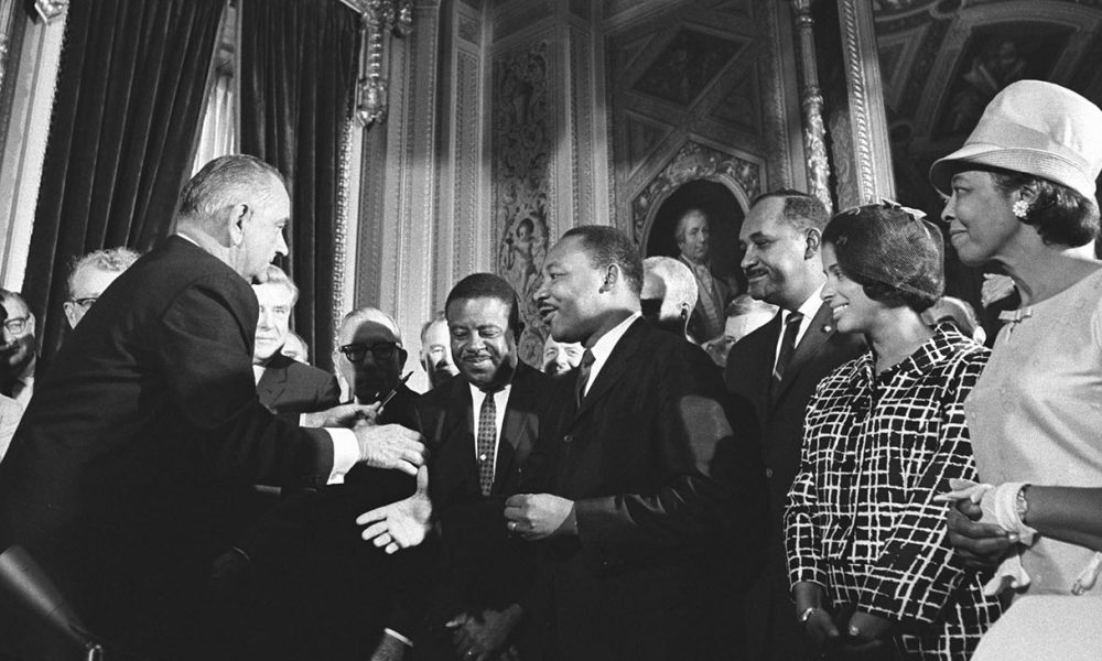 President Lyndon B. Johnson meets with Martin Luther King, Jr. at the signing of the Voting Rights Act of 1965 (Lyndon Baines Johnson Library and Museum. Image Serial Number: A1030-17a. https://www.lbjlibrary.net/collections/photo-archive/photolab-detail.html?id=222 / Wikimedia Commons)