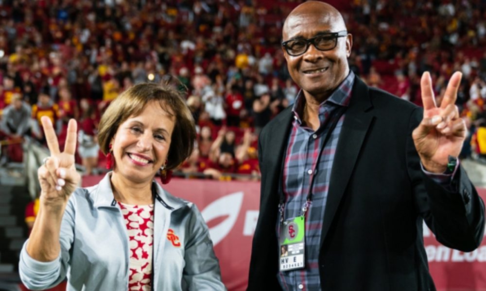 USC President Carol Folt (L) and former USC athletic director Lynn Swann (R) and stand on the sidelines of USC’s game against Stanford. (Photo by Ling Luo/USC Annenberg Media)