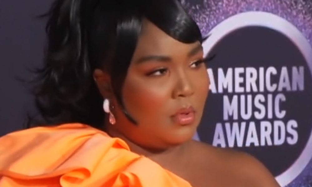 Photo: Lizzo at the 2019 American Music Awards / YouTube: The Best Outfits At The 2019 American Music Awards | Cosmopolitan UK / Wikimedia Commons