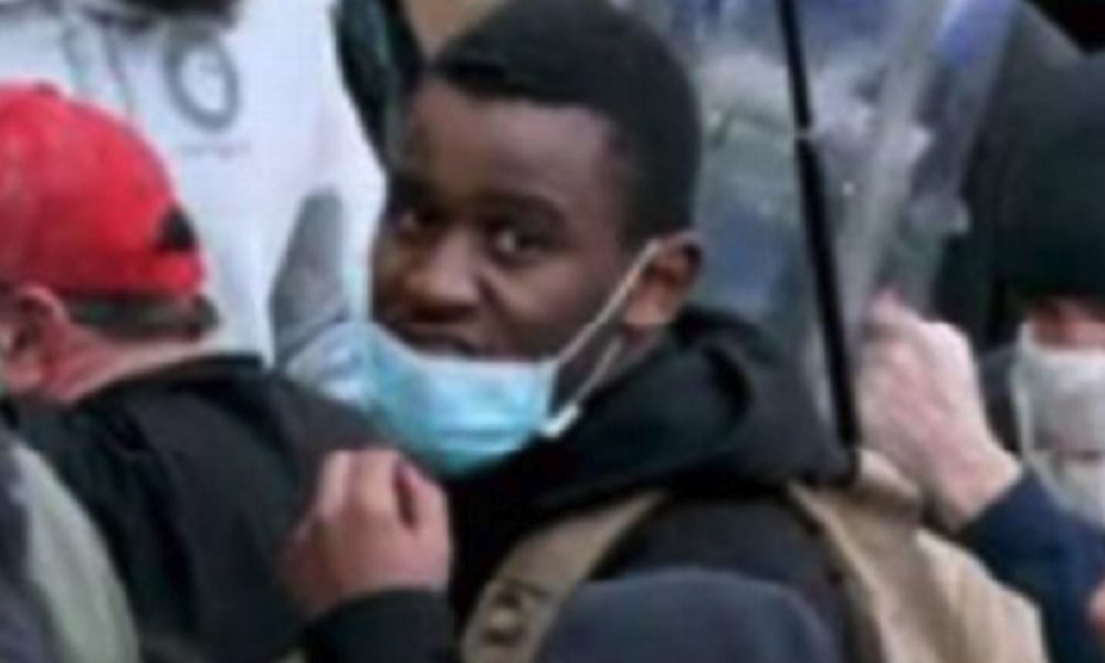 “That Emanuel Jackson didn’t understand he’d be immediately reprimanded and not coddled like his white counterparts long before he decided to become an insurrectionist is to his embarrassment,” Tweeted JoNell Kennedy (@NoAverageJoJo). (Photo: Screenshot / FBI)