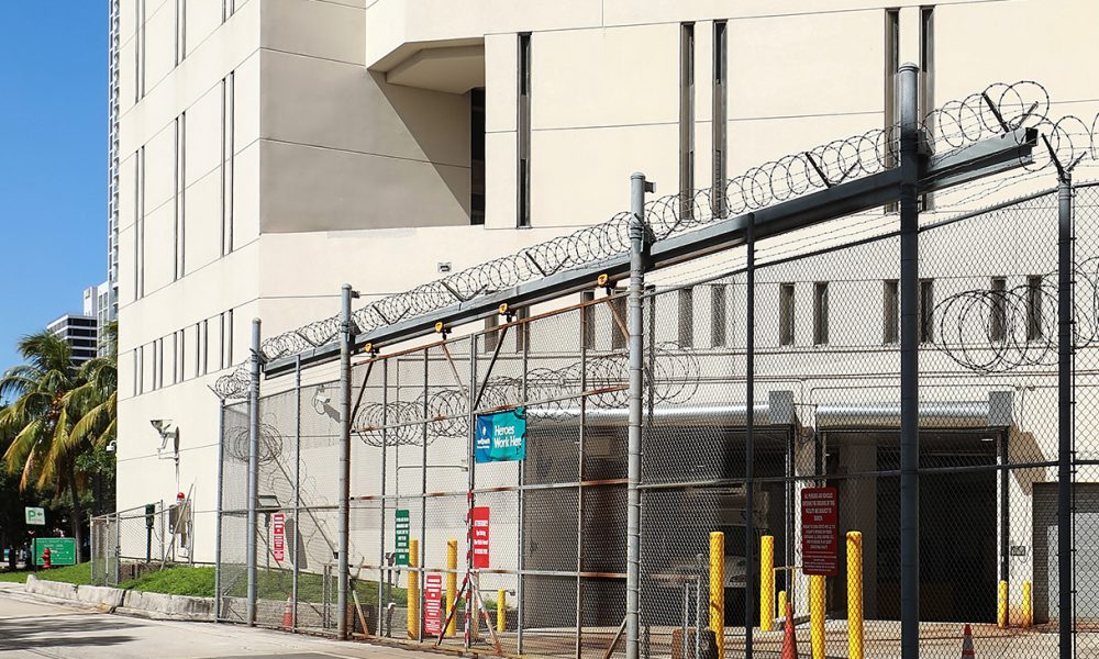 Exacerbating the alarm for civil and human rights organizations is the record of malpractice that private prison companies in Florida have. (Photo: Entrance to the Broward County Main Jail Bureau. The Main Jail is an eight-story maximum security facility next to the Broward County Courthouse. iStockphoto / NNPA)