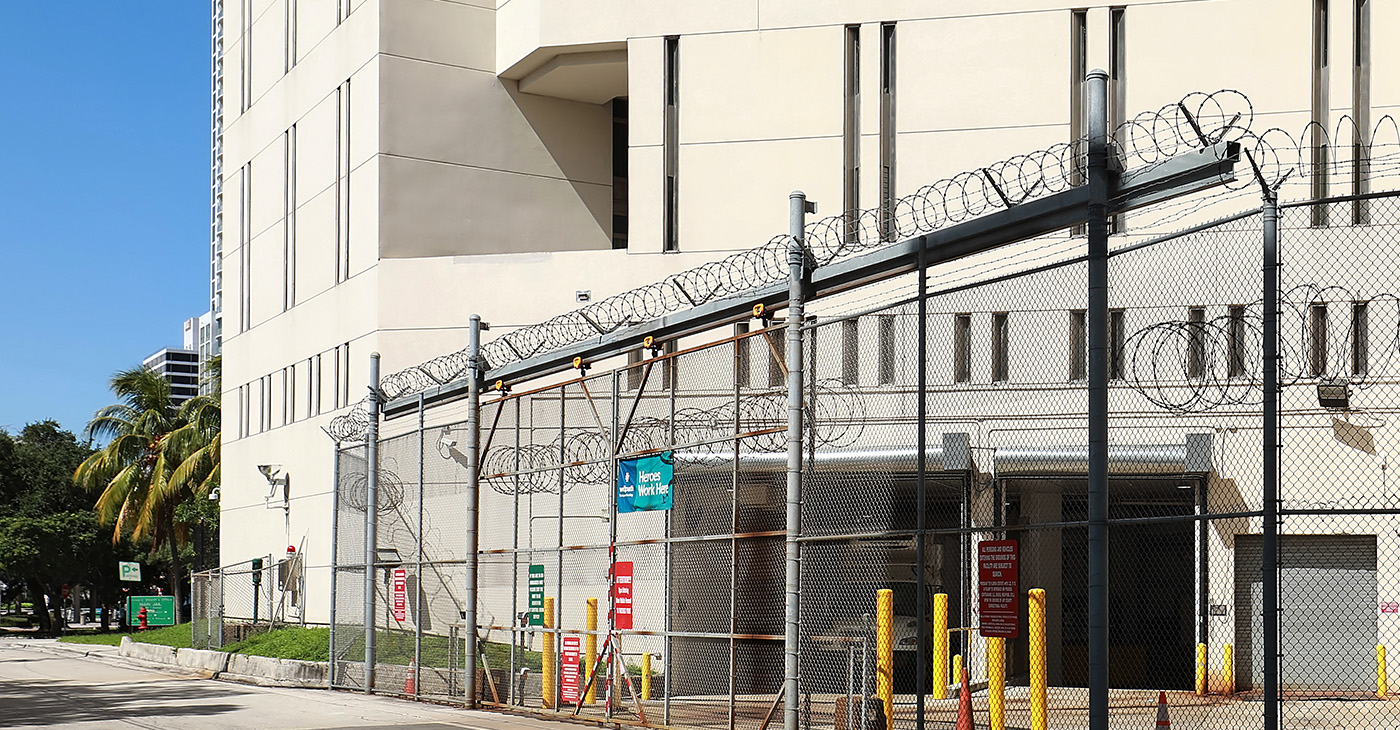 Exacerbating the alarm for civil and human rights organizations is the record of malpractice that private prison companies in Florida have. (Photo: Entrance to the Broward County Main Jail Bureau. The Main Jail is an eight-story maximum security facility next to the Broward County Courthouse. iStockphoto / NNPA)