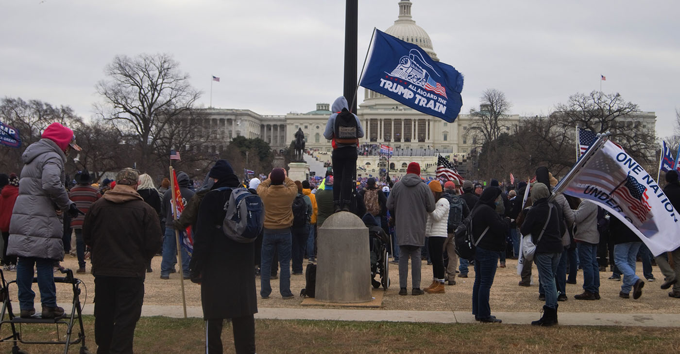 There is a famous term for what the pro-fascist element is doing. It comes from an iconic film. The term is “gas lighting,” i.e., to lead people to believe that what they are actually experiencing or seeing is not really happening. (Photo: Anthony Tilghman)