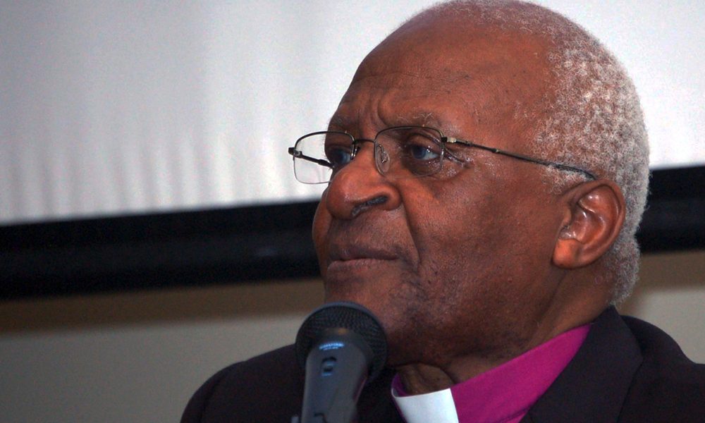 South African Anglican Archbishop Desmond Tutu delivers a speech at the first International Ethics Conference at the University of Botswana. December 2009 / Cmdr. J.A. Surette, US Navy / Wikimedia Commons