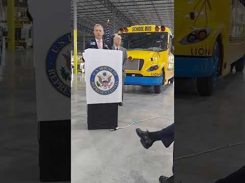 Lion Electric electric vehicle funding expansion highlight March 21 2022