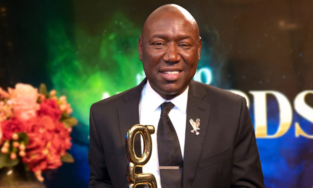 Attorney Ben Crump accepts TheGrio Justice Icon Award. (Photo: thegrio.com)