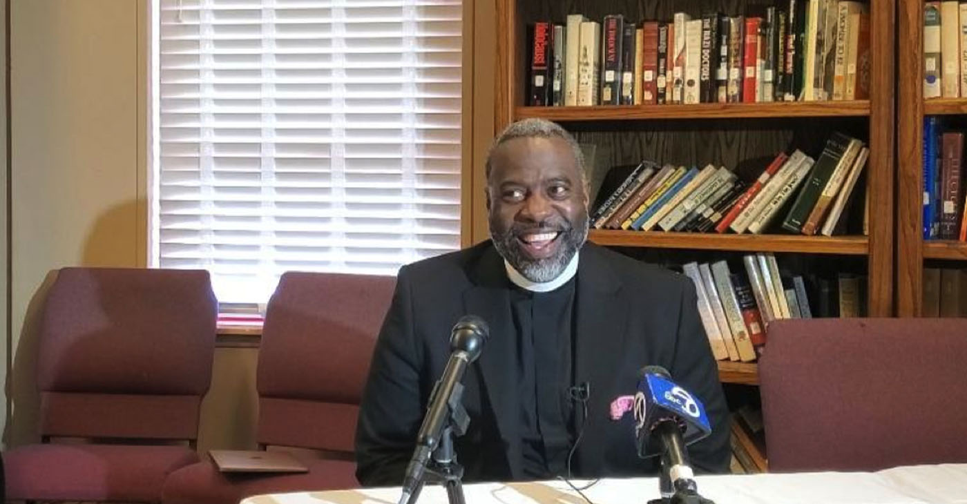 Pastor Rodney D. Smith of FAME, the First African Methodist Episcopal Church of Oakland addresses the media after Sunday services at Temple Beth Abraham on MacArthur Blvd., it's temporary location. Photo by Carla Thomas.