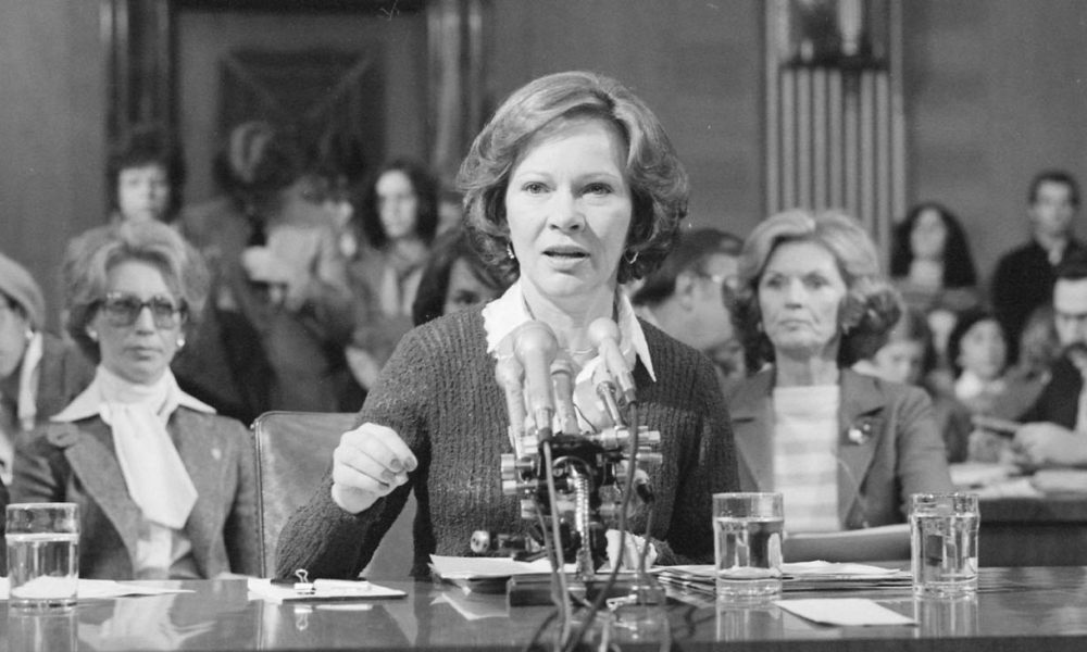 Rosalynn Carter testifies before Senate Sub-Committee, 7 February 1979. Photo: White House Staff Photographers. (01/20/1977 - 01/20/1981) / Wikimedia Commons.
