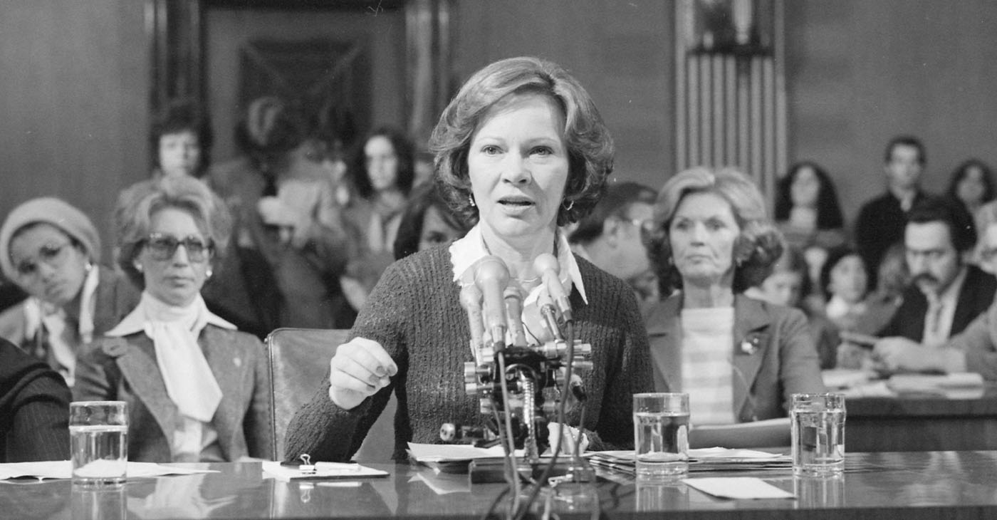 Rosalynn Carter testifies before Senate Sub-Committee, 7 February 1979. Photo: White House Staff Photographers. (01/20/1977 - 01/20/1981) / Wikimedia Commons.