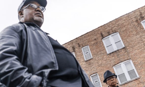 Rev. Robin Hood, left, and Louvenia Hood, executive director of MotherÕs Opposed to Violence Everywhere, talk to a member of their community outside the Greater Rock Missionary Baptist in Chicago. Photo by Sebasti‡n Hidalgo for City Bureau