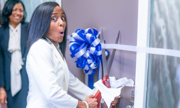Dr. Marie Feagins cuts the ribbon to her new office. (Photo: MSCS Website)