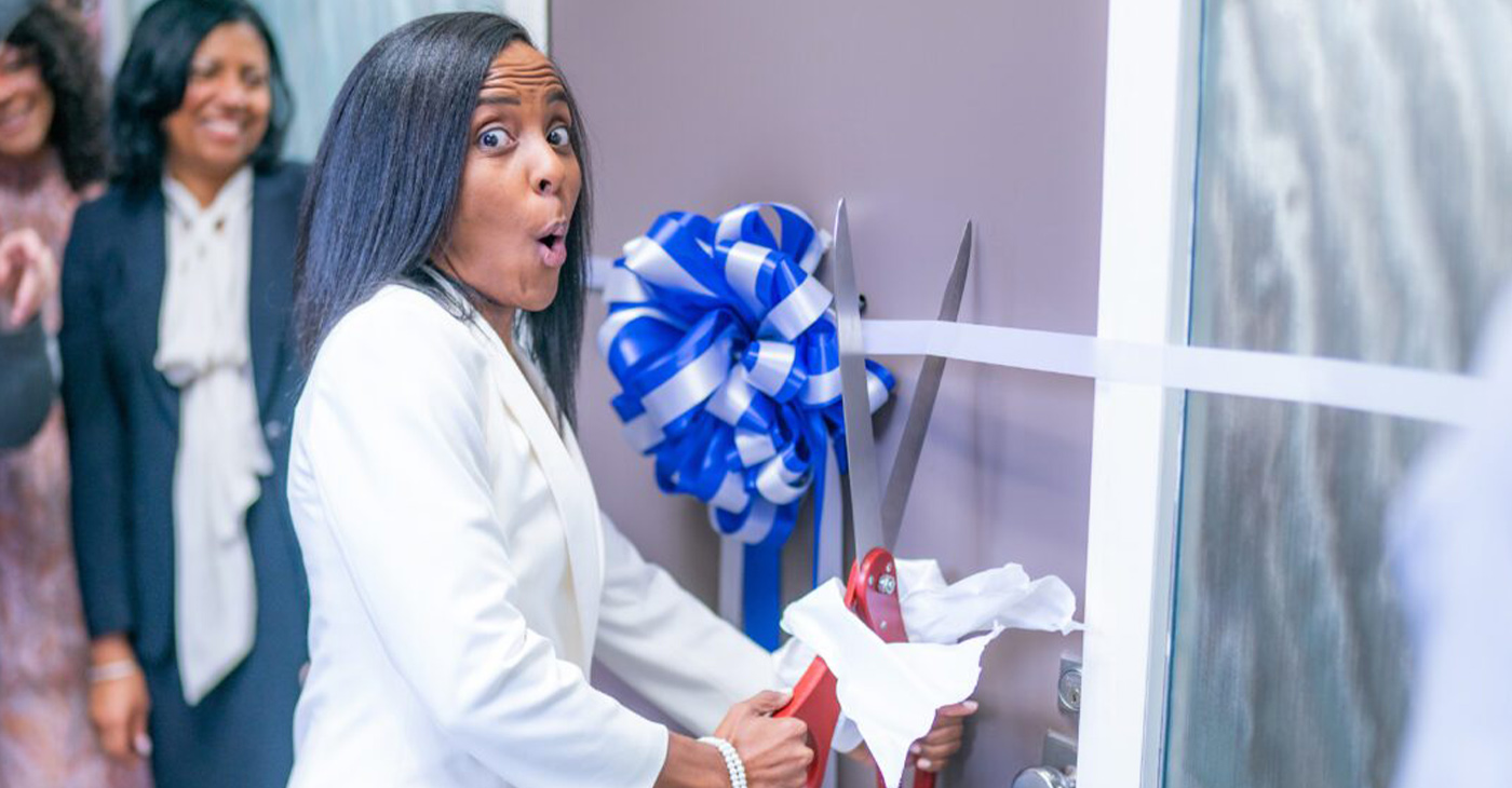 Dr. Marie Feagins cuts the ribbon to her new office. (Photo: MSCS Website)