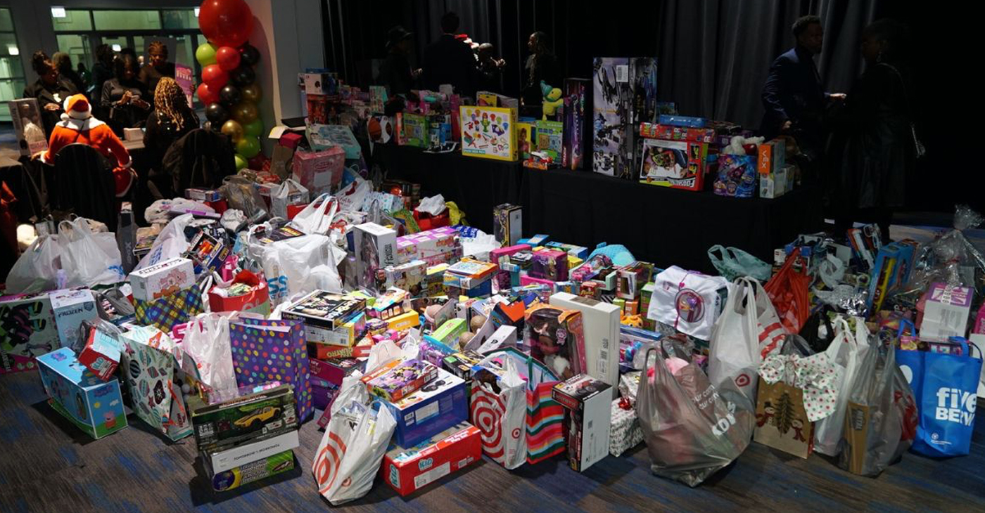 The 100 Black Men of Chicago, Inc., a non-profit organization, will host their 26th Annual Holiday Toy Drive on Saturday, Dec. 14, 2024, from 6 p.m. to 12 a.m. at the Hyatt Regency Grand Ballroom, located at 151 E. Wacker Drive, Chicago, IL 60601. Tickets are available via Ticket Falcon.