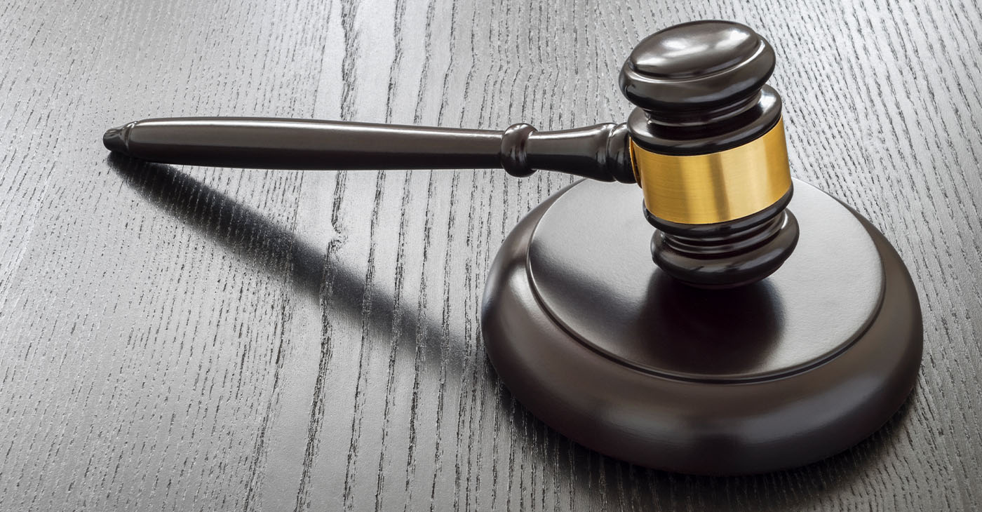 Wood gavel and open handcuffs symbolizing freeing judge decisions