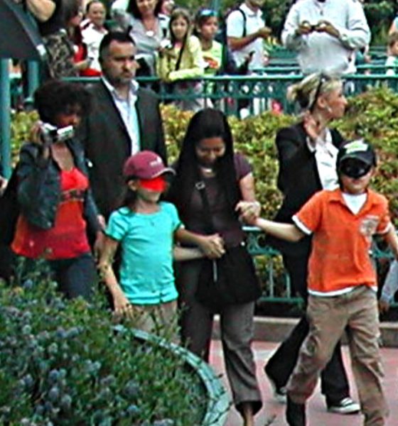 Michael Jackson and his children in Disneyland Paris (Wikimedia Commons)