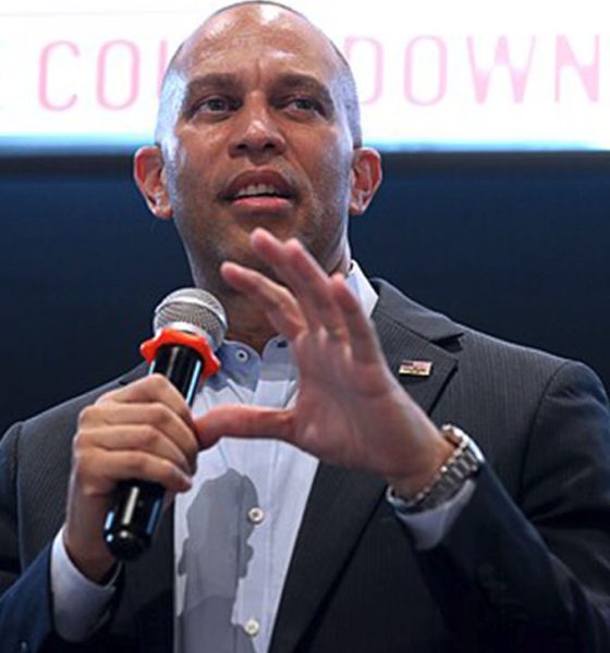 House Minority Leader Hakeem Jeffries speaking with supporters at a vice presidential debate watch party at Yumbar in Phoenix, Arizona. (Wikimedia Commons / photo by Gage Skidmore)