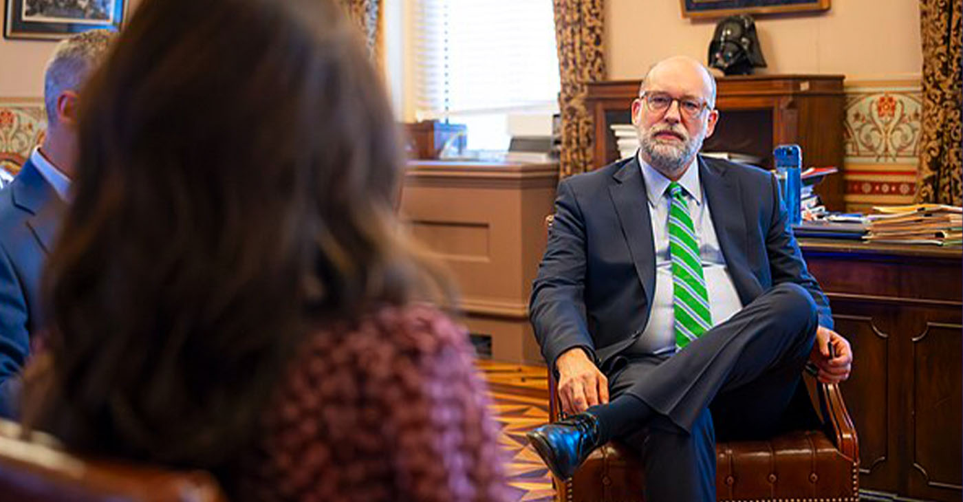 Secretary of Homeland Security Kristi Noem meets with Director of the Office of Management and Budget Russell Vought at the Eisenhower Executive Office Building in Washington, D.C., Sept. 18, 2025. (DHS photo by Tia Dufour) (Wikimedia Commons / Photo by DHSgov)