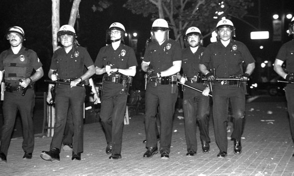 Los Angeles, California - April 29, 1992: LAPD officers advance along Temple Street, downtown, during the first day of the Rodney King riots. Photo: iStockphoto / NNPA.