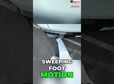 Hands-free power rear liftgate opens with a kick motion: AutoNetwork