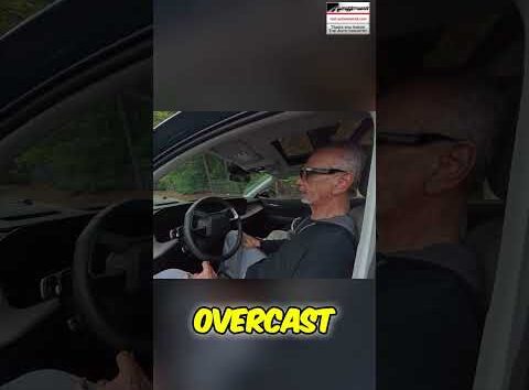 Car dashboard glare distraction, avoiding sun glare on car dashboard, AutoNetwork #shorts