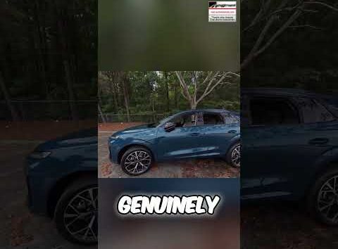 Q3 SUV in stunning blue with powerful acceleration, AutoNetwork YouTube #shorts