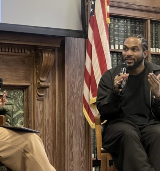 Kickstarter CEO Everette Taylor discusses entrepreneurship with Dean Kimberly Moffitt as the inaugural speaker of a new speaker series in the Cathy Hughes School of Communications. (Photo: Solomon Goins/HUNews Service.com)