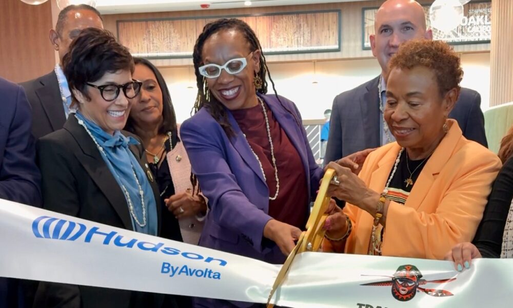 Oakland Mayor Barbara Lee cuts the ribbon at the official opening of Trader Vic’s Outpost and Plum Market at Oakland International Airport. She is assisted by U.S. Rep. Lateefah Simon as Port of Oakland Board President Stephanie Dominguez Walton, left, and representatives from Trader Vic's, Plum Market, look on. Photo courtesy of the mayor’s office.